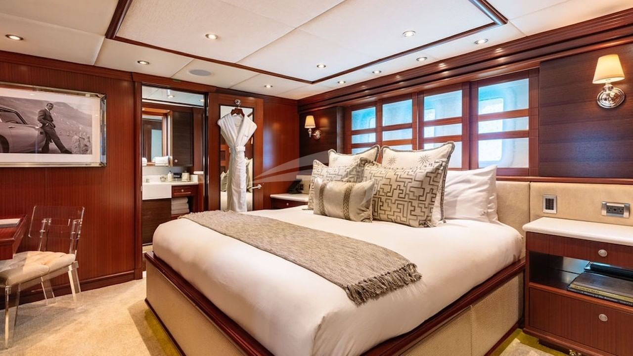 Ocean Club Guest Stateroom King - photo credit Ocean Air Media
