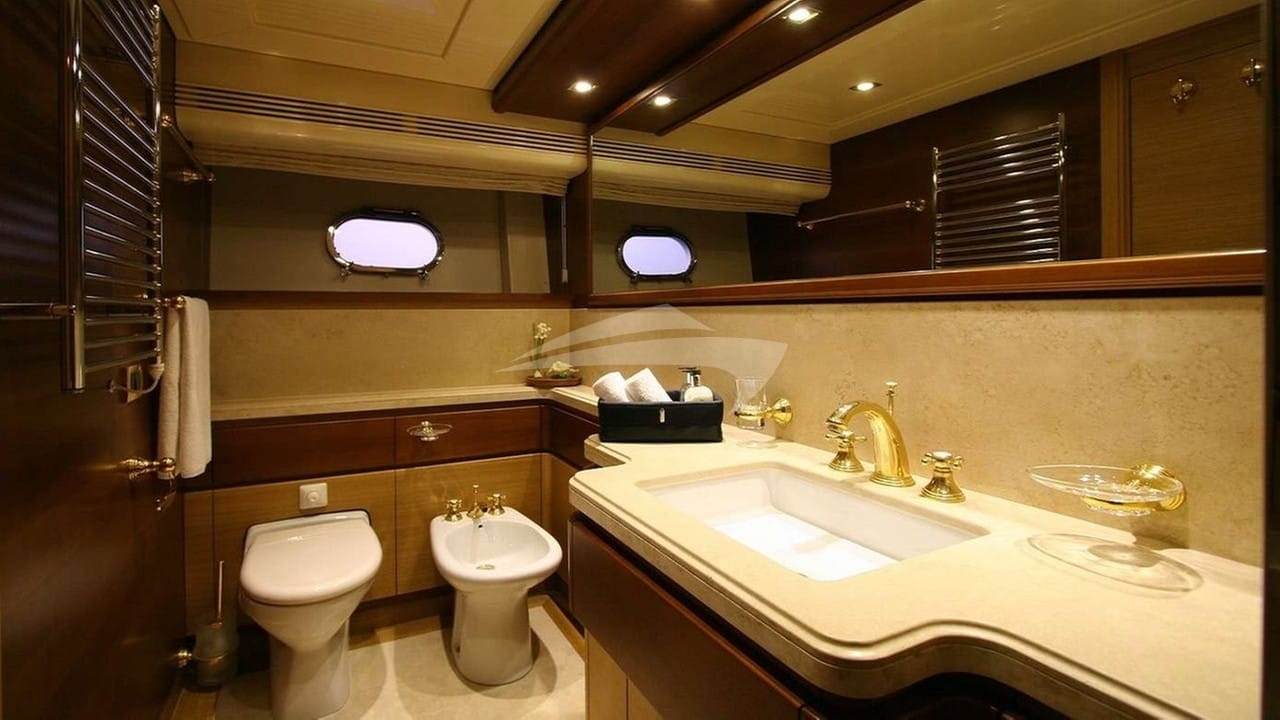 DOUBLE CABIN BATHROOM