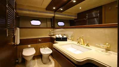 DOUBLE CABIN BATHROOM
