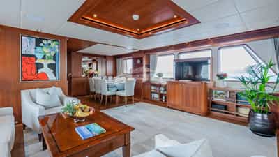 Main saloon lounge