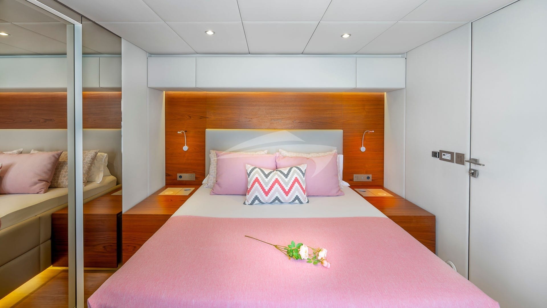 FanstasticToo-WEB-39MASTER CABIN