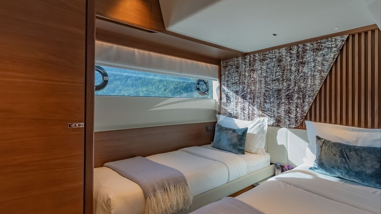 Twin bed convertible into double, starboard