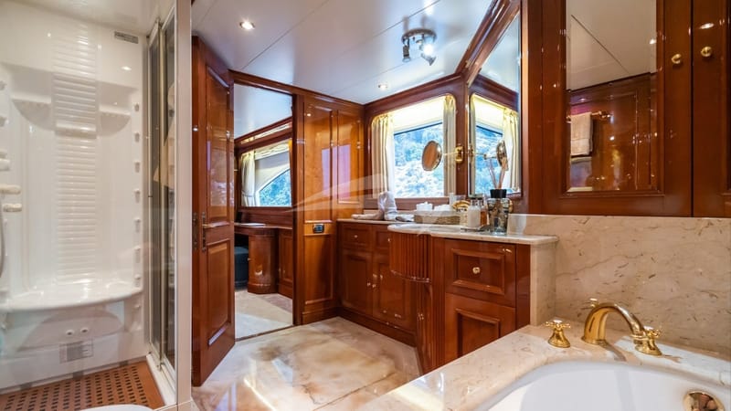 Master stateroom en suite