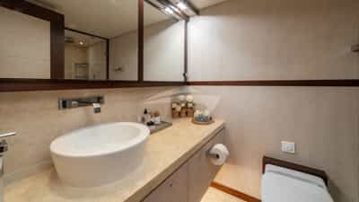 Twin Bathroom