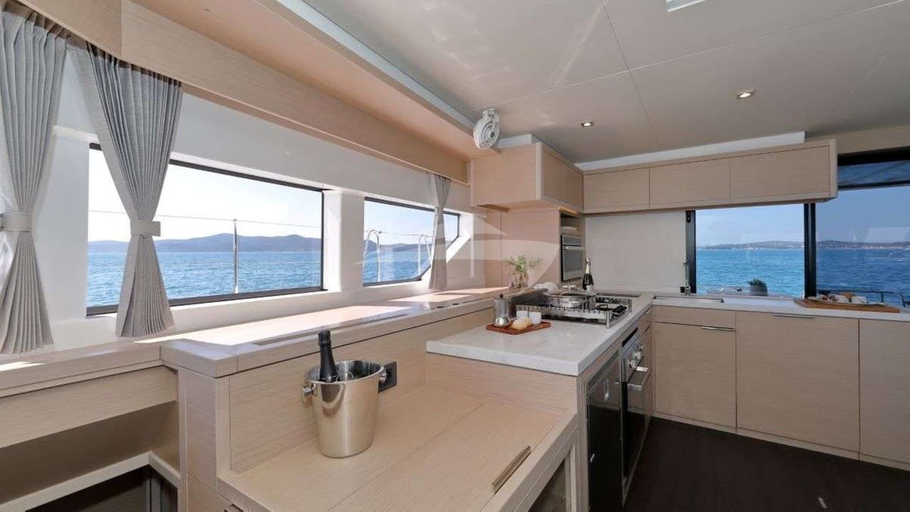 CHAMPAGNE PLEASE, photo from the yacht portfolio 13