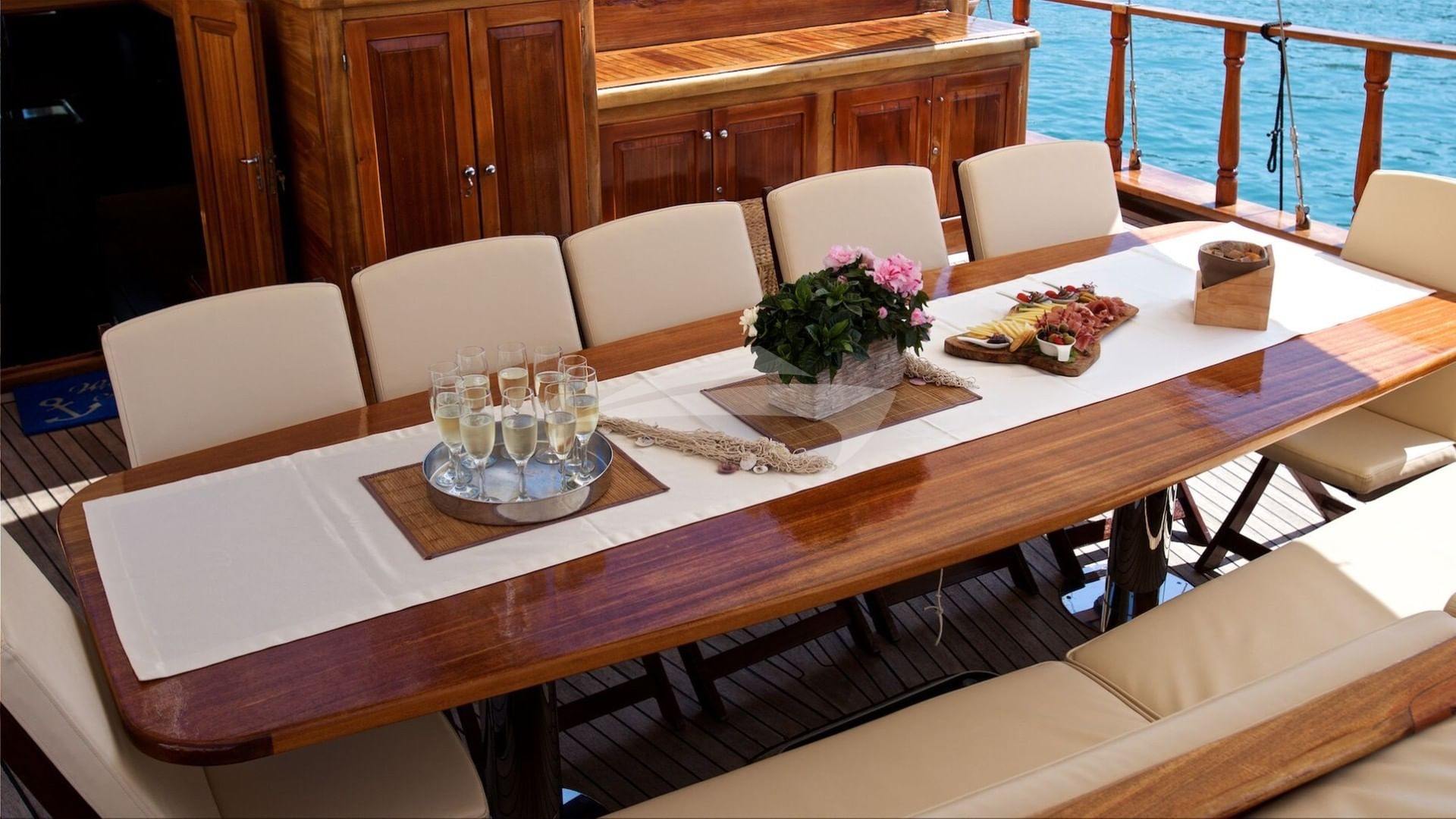 aft deck dining