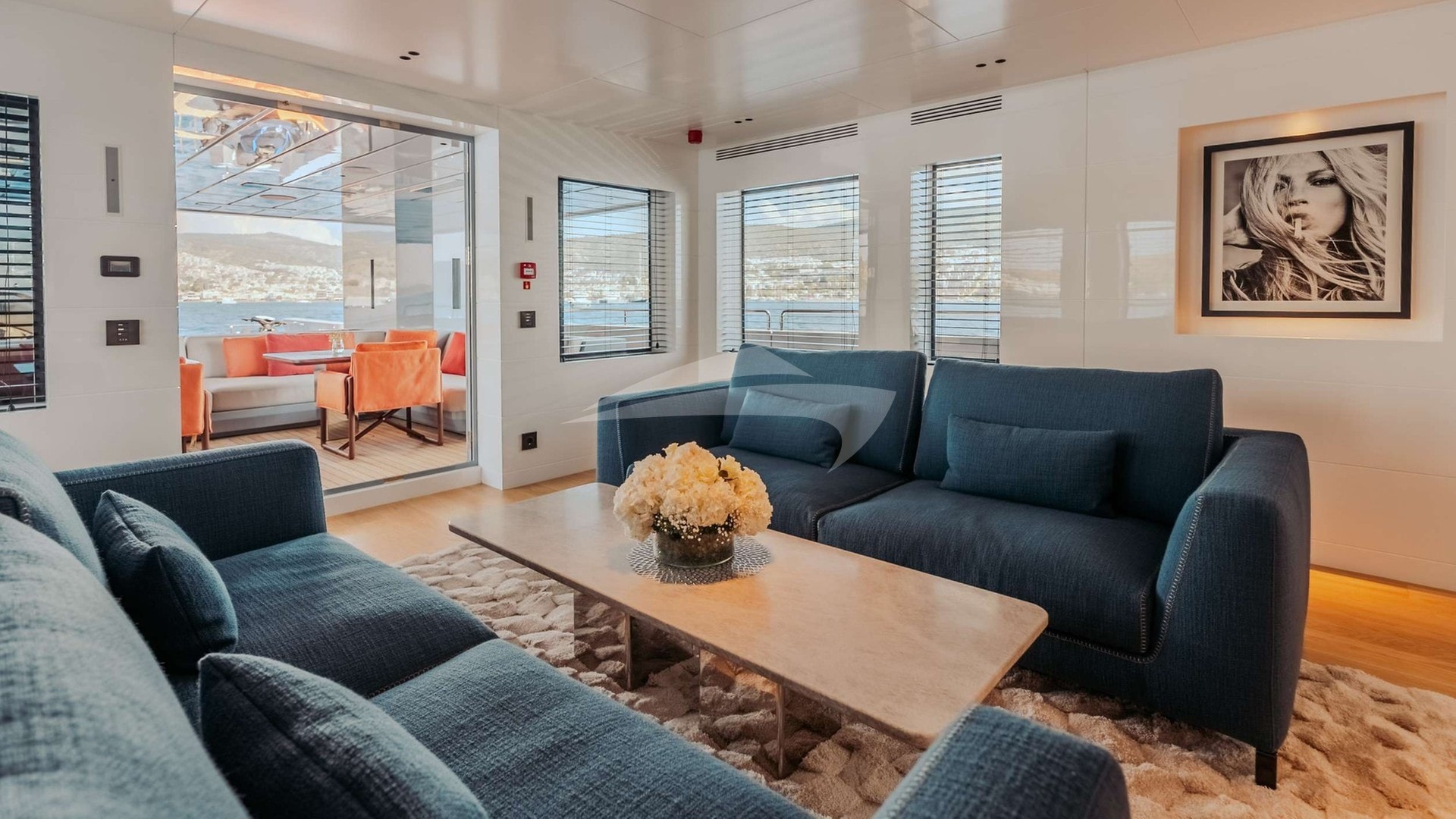 Main deck salon