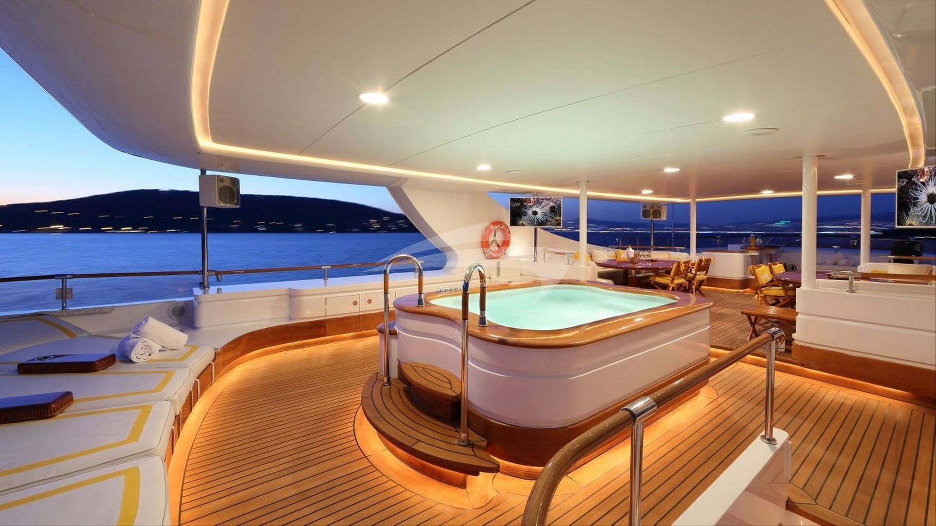 Deck space with Jacuzzi