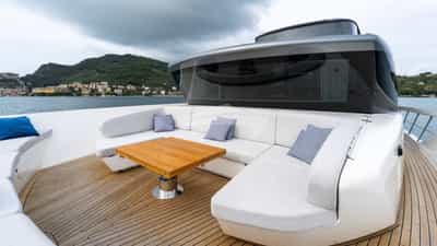 Foredeck seating