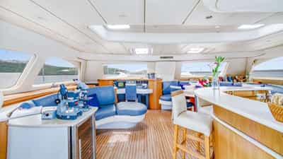 Full width saloon