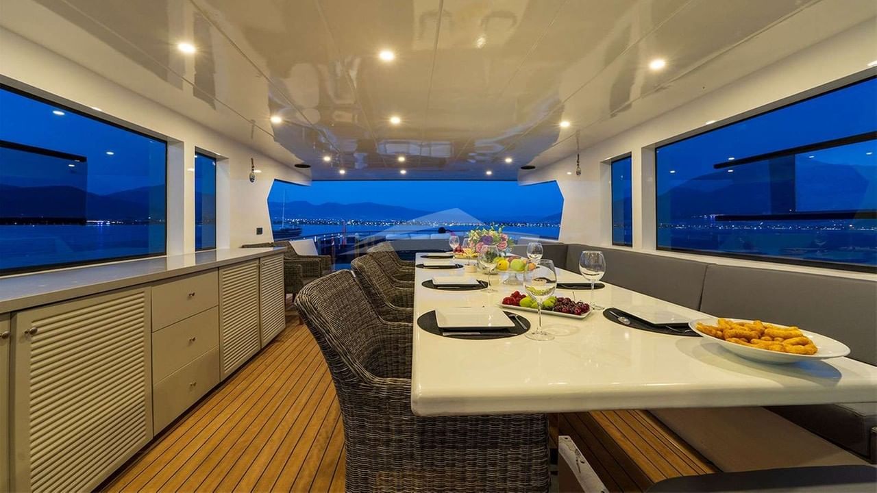 Albatros K trawler dining area