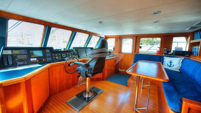 VOYAGER yacht charter photo 3