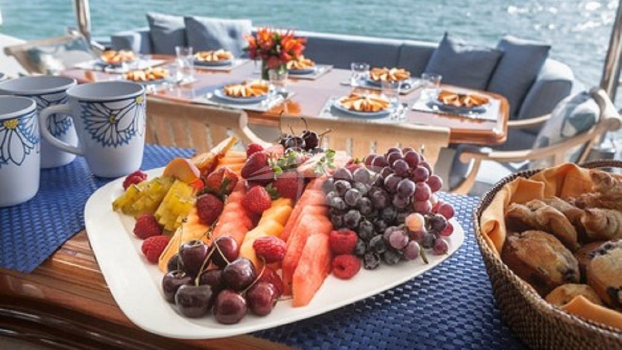 Aft Deck Service Bar