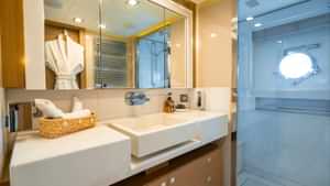 En suite shower