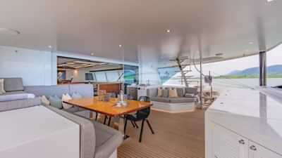 Main deck dining