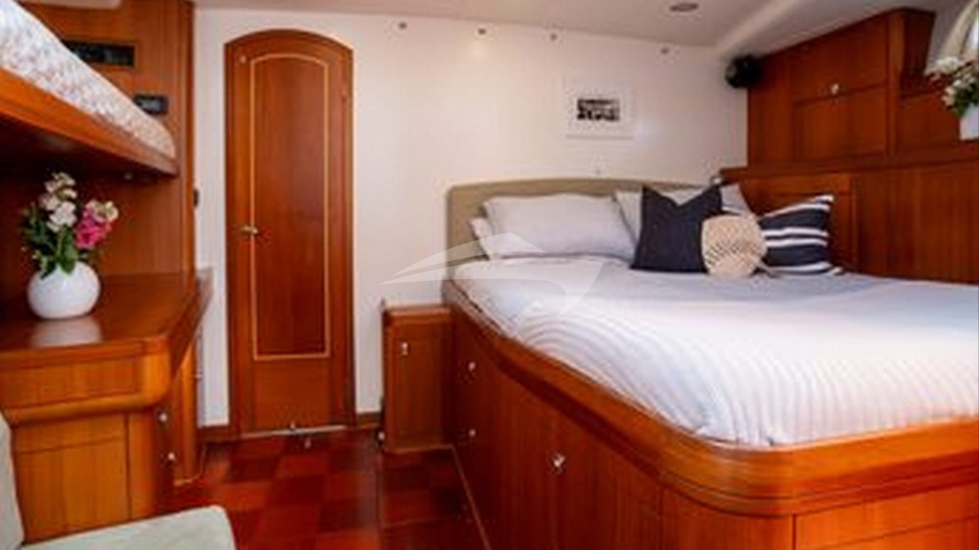 Guest Cabin with Pullman