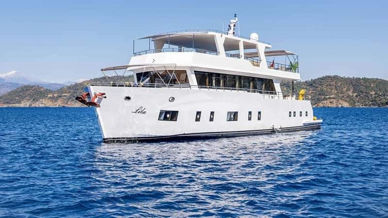 LILA TRAWLER 26m motor yacht charter