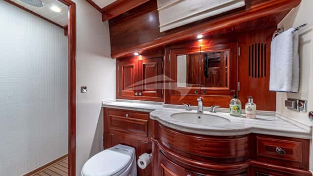 FALCON yacht charter photo 5