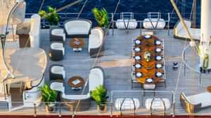 Expansive sundeck