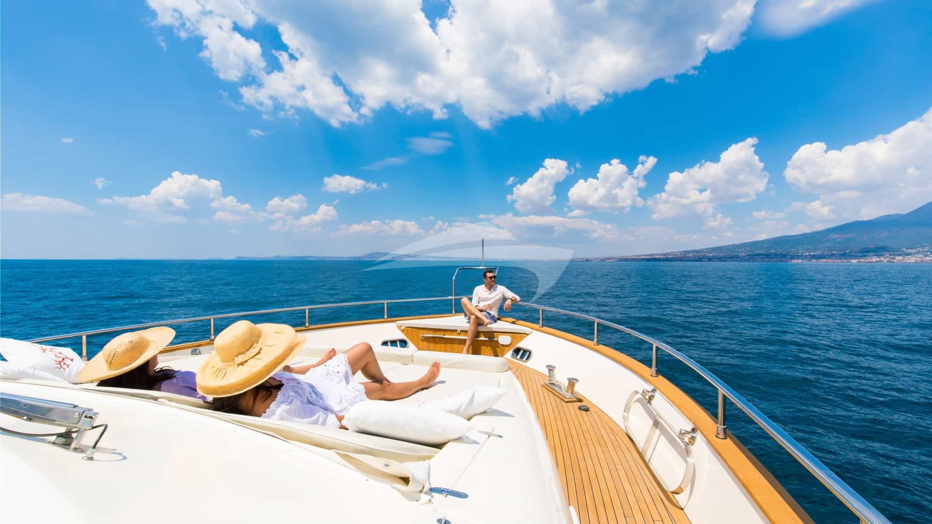 Foredeck solarium