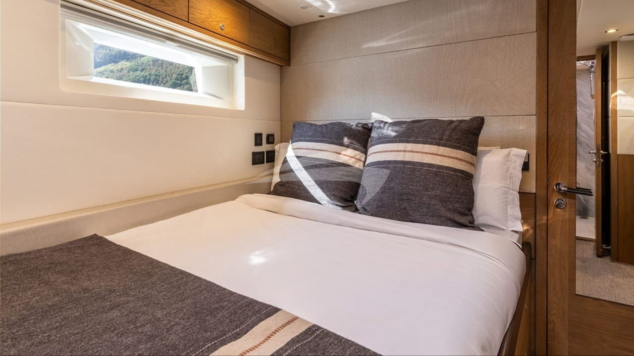CHAMPAGNE HIPPY, photo from the yacht portfolio 17