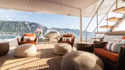 Upper deck aft seating area