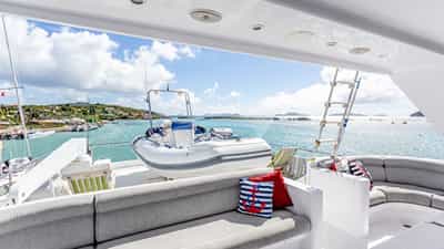 Flybridge sun deck