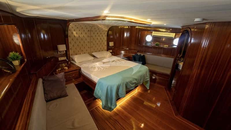 QUEEN LILA 30m motor yacht charter, photo 8