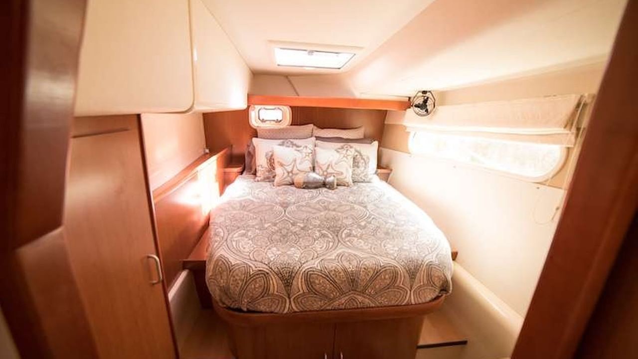 Queen Cabin with En-Suite bathroom