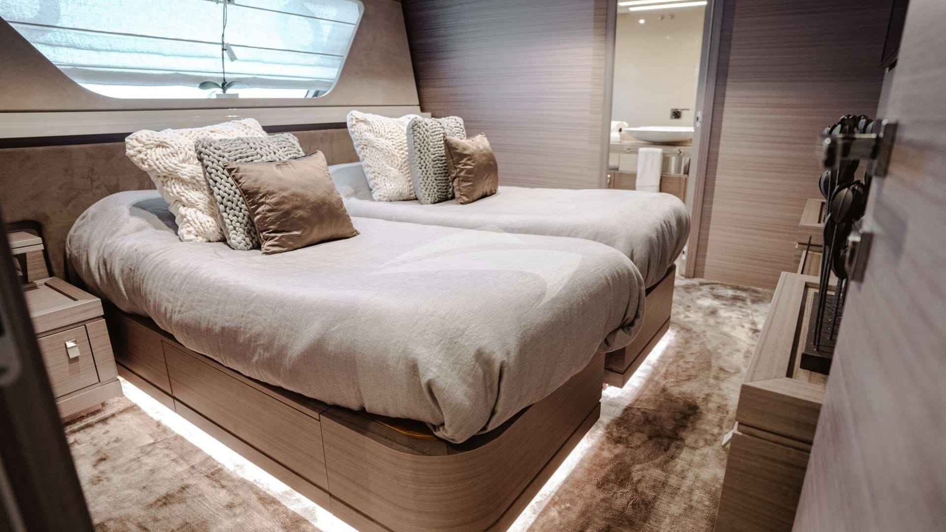 Mirror Twin Suite - Lower Deck