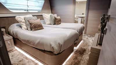 Mirror Twin Suite - Lower Deck