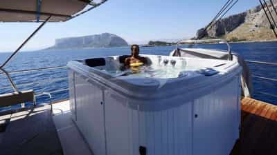 Deck Jacuzzi
