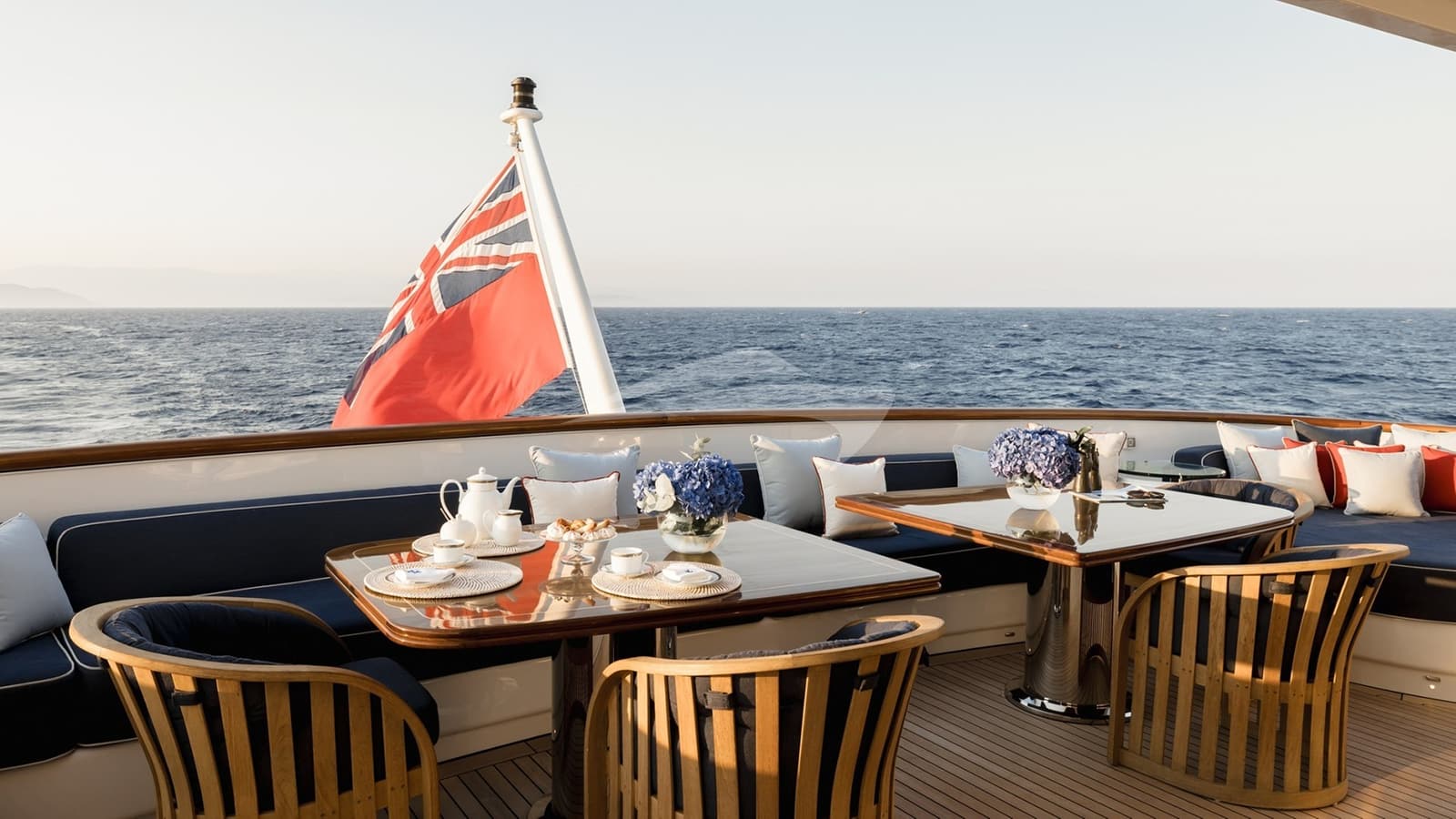 OLYMPUS, Aufnahme aus dem Yachtportfolio 22