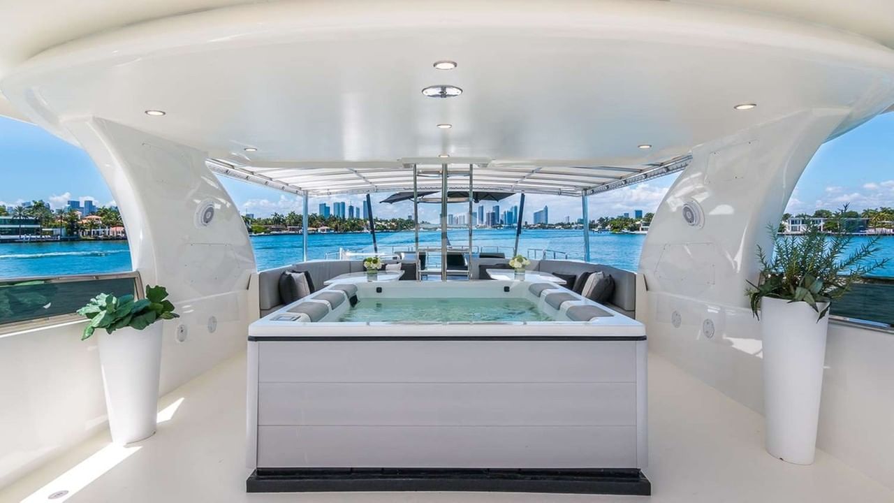 Flybridge Jacuzzi