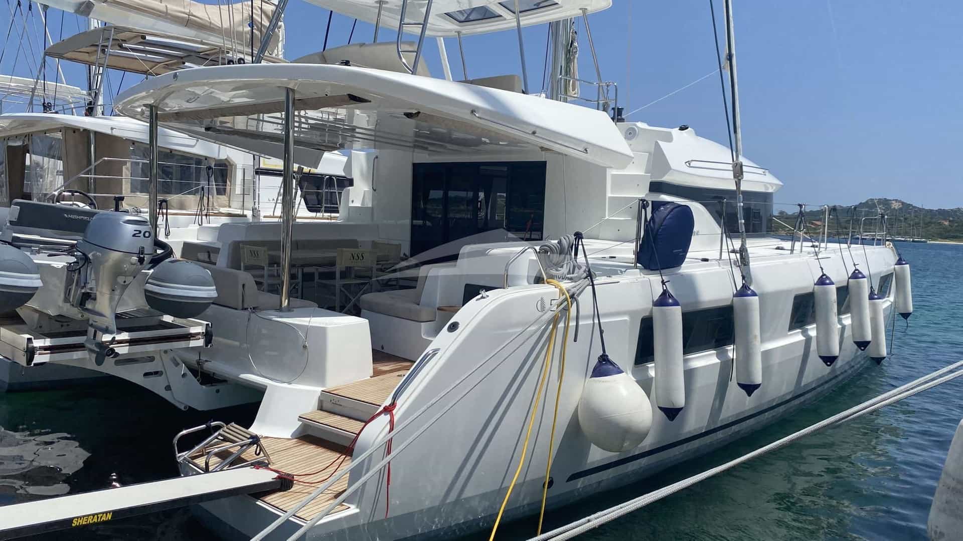 CRODA ROSSA yacht charter