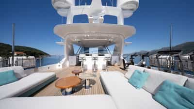 Sundeck aft lounge