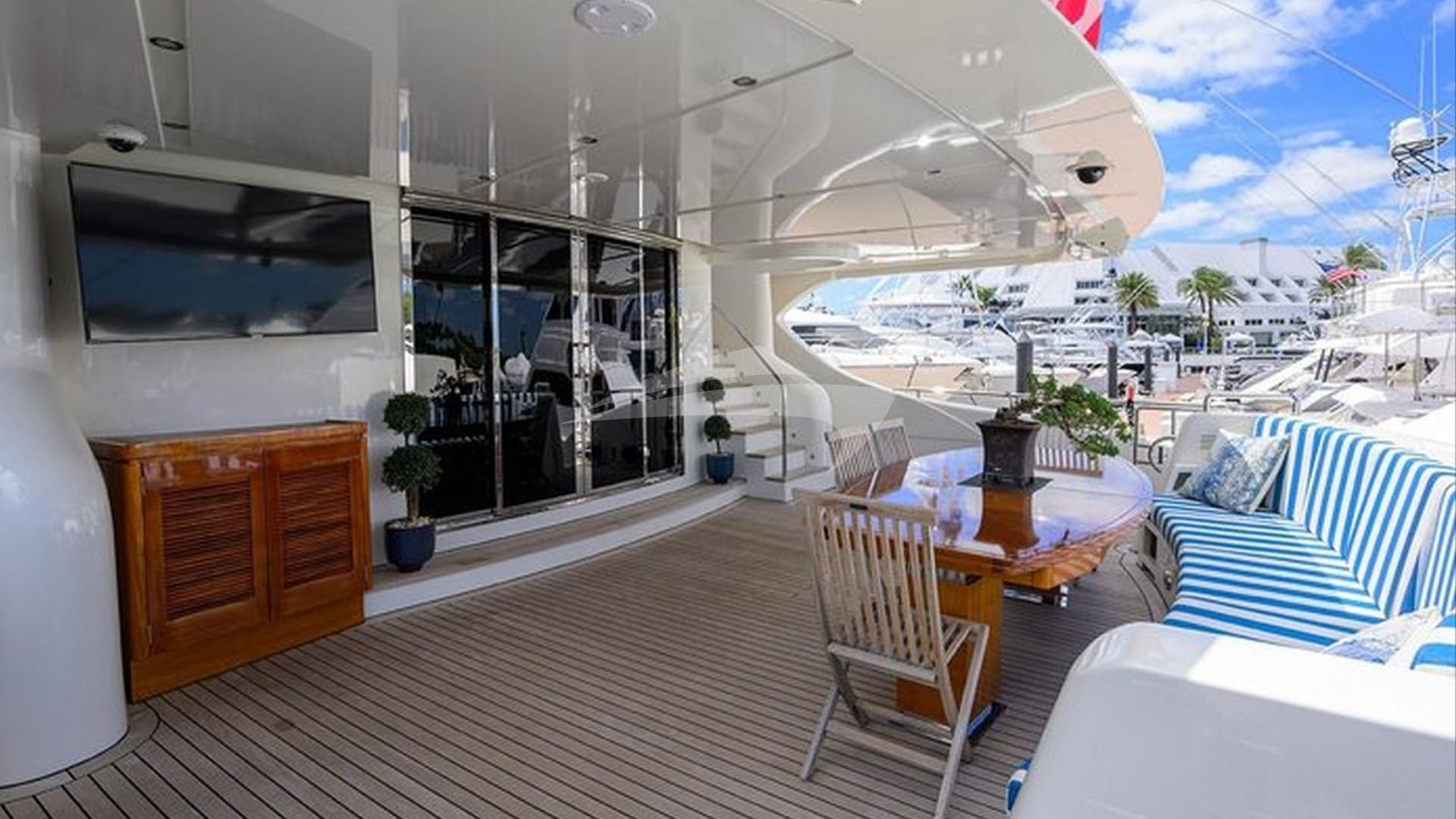 Aft Deck Seating