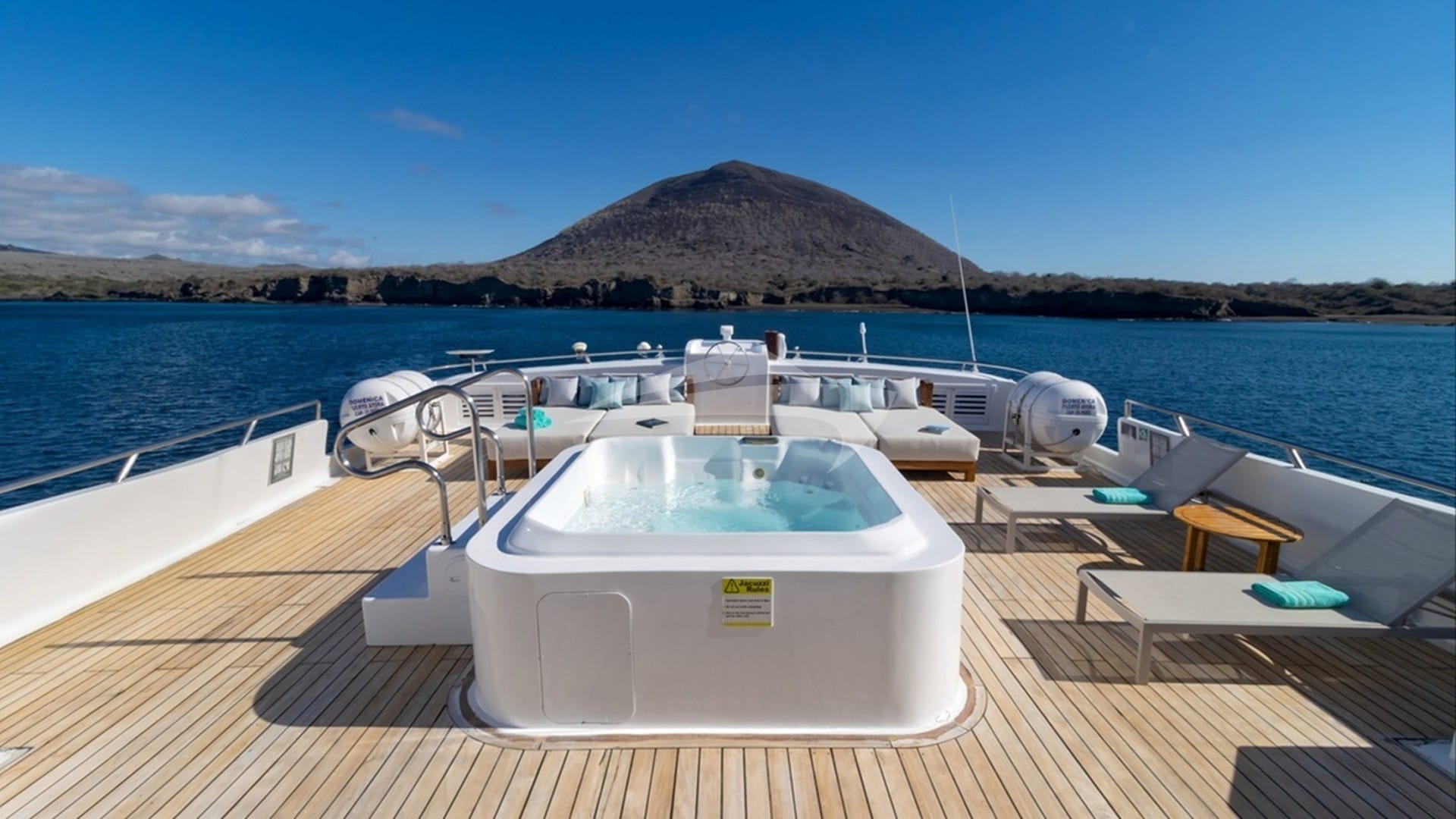 Sundeck Jacuzzi