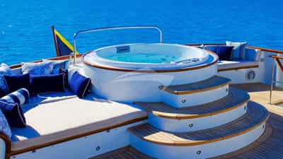 Deck Jacuzzi