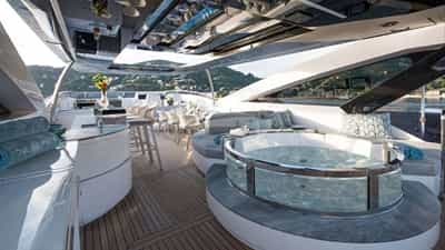Deck Jacuzzi