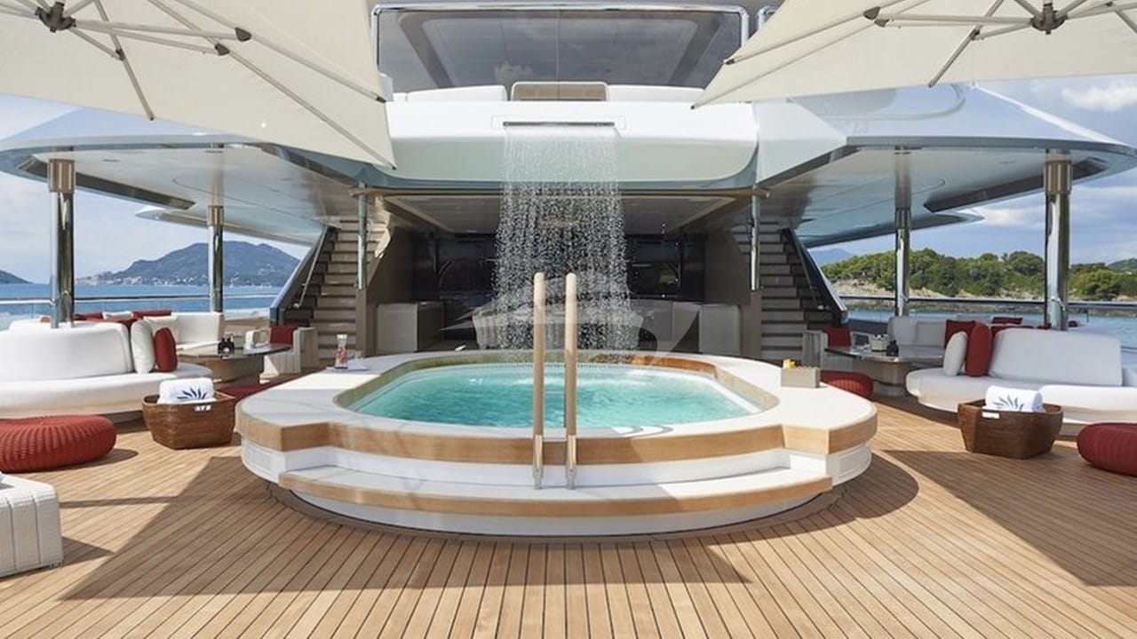 Deck Jacuzzi
