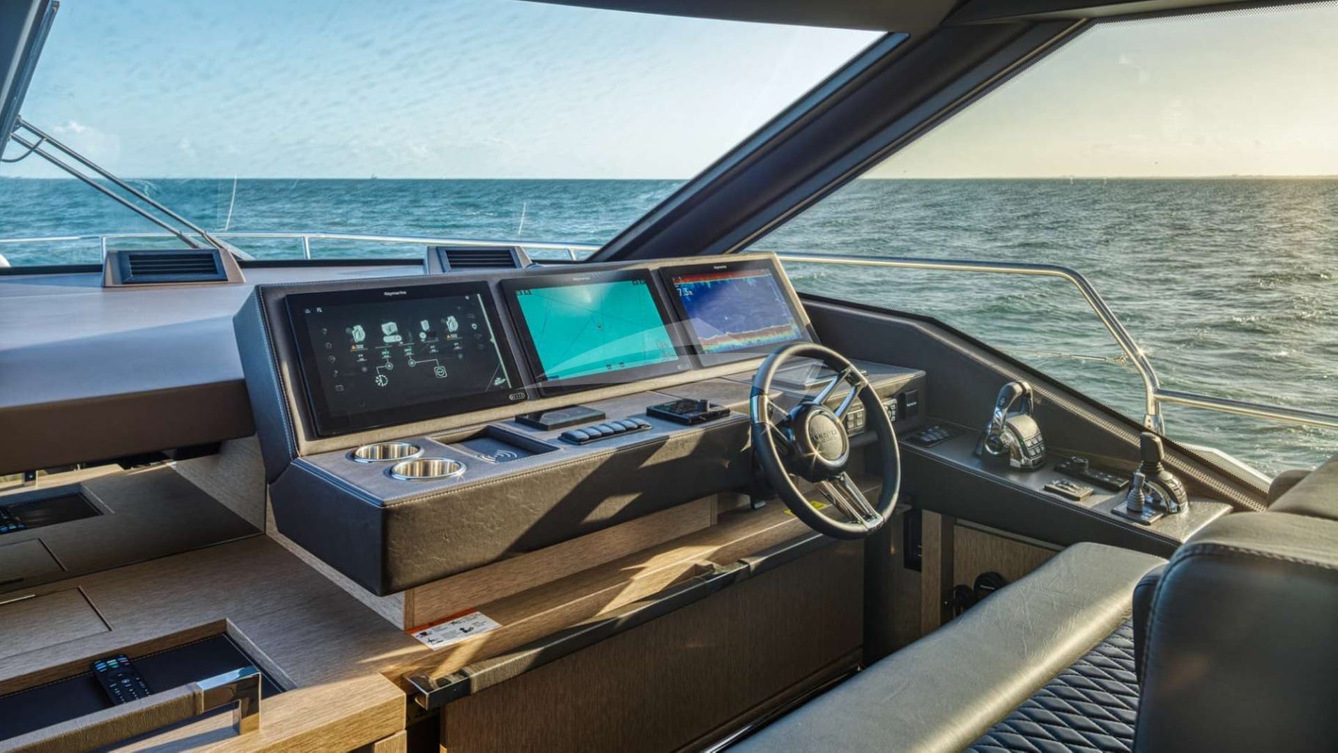 Bazinga Prestige 690 Helm Station