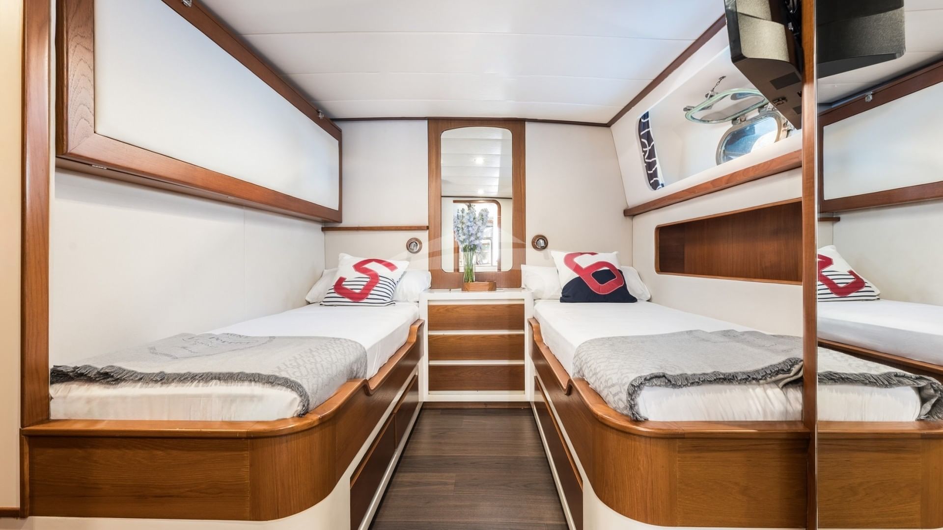 Triple Cabin (with Pullman Stowed Away)