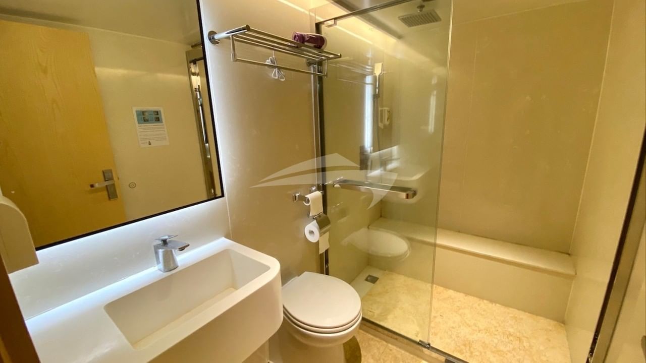 lower deck cabin ensuite