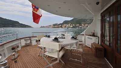 Aft deck seating