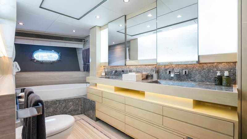 Master stateroom en suite