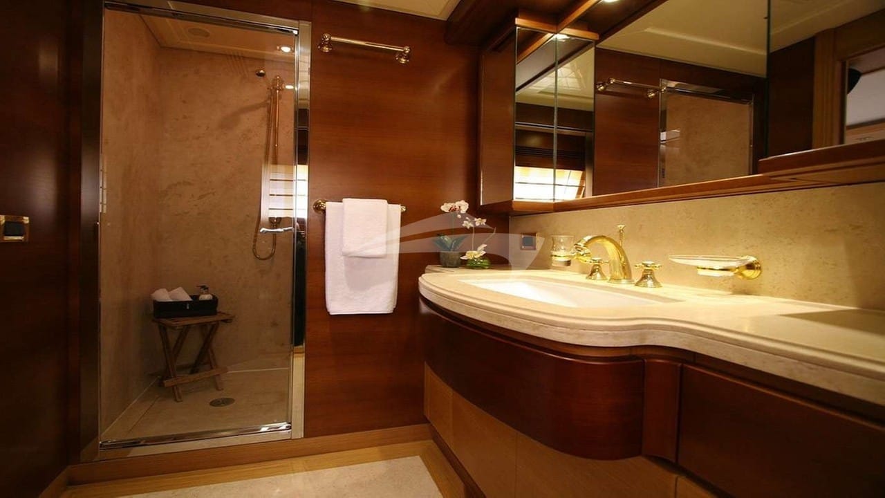 MASTER CABIN BATHROOM
