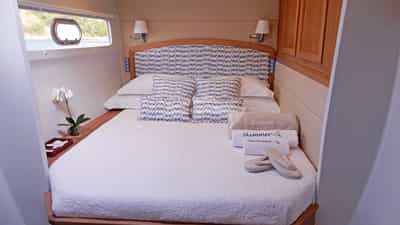 Forward Port King Guest Cabin