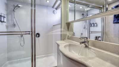 Primary Cabin Ensuite