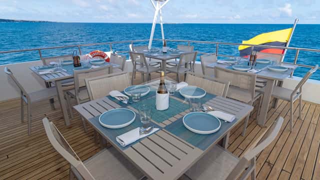 GALAPAGOS ANGEL yacht charter photo 4